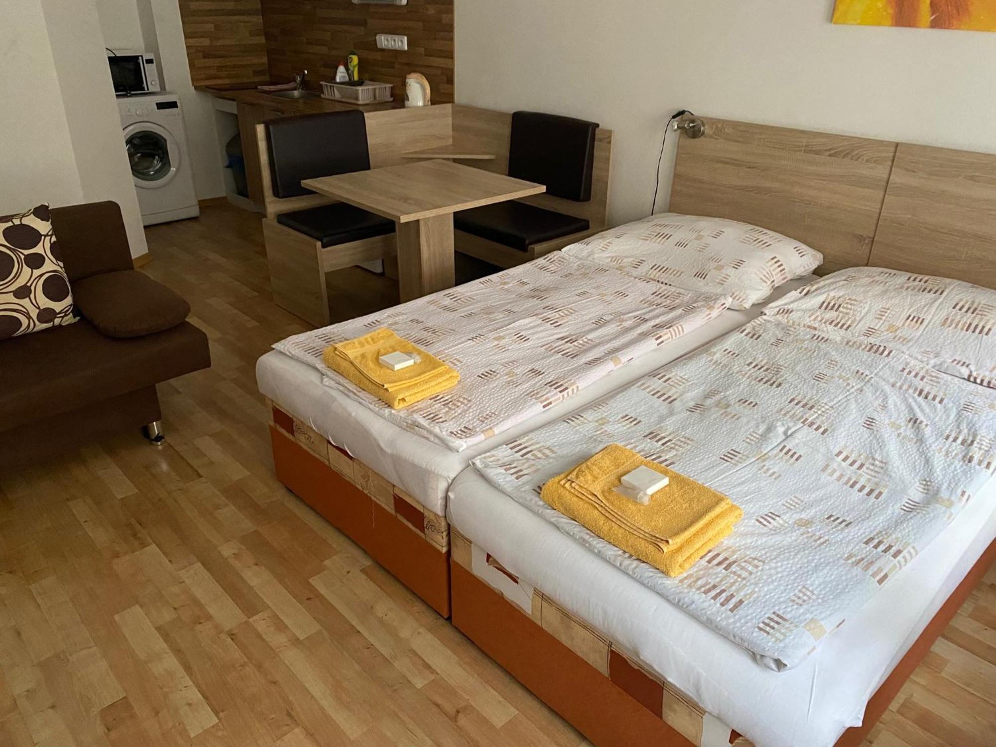 Apartmany - Penzion Smetanka Чеське Будєйовіце Екстер'єр фото