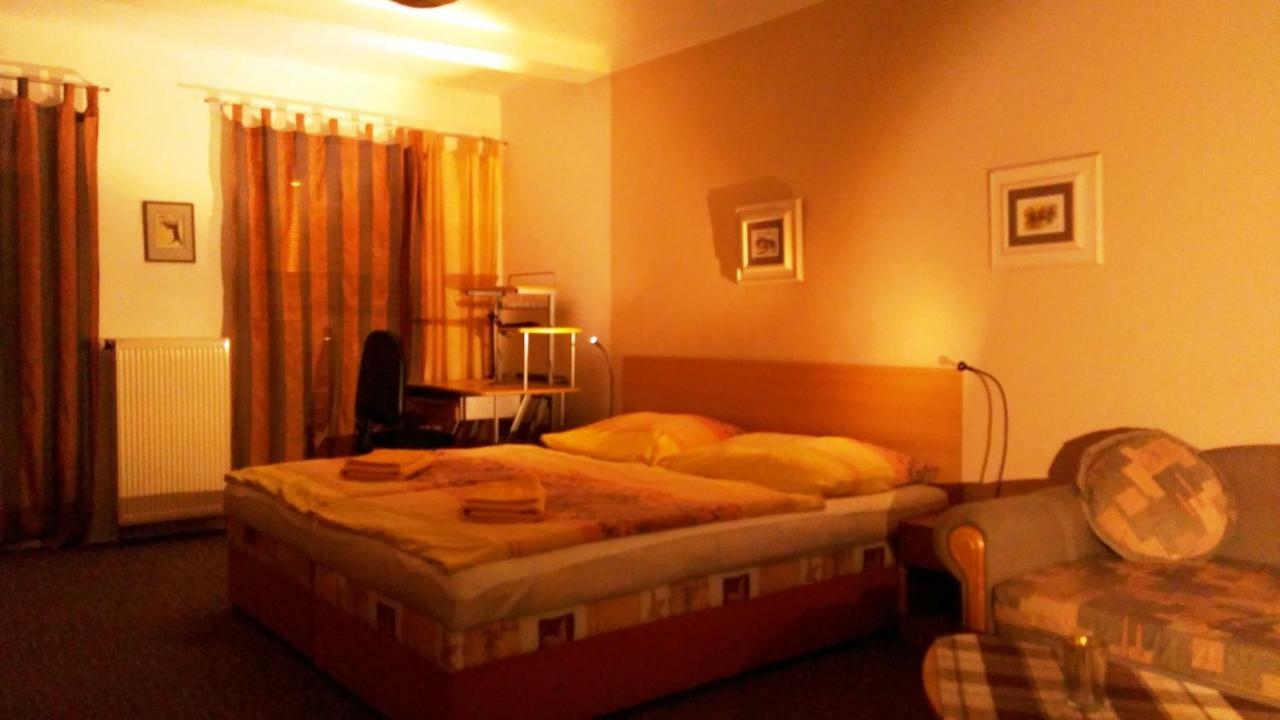 Apartmany - Penzion Smetanka Чеське Будєйовіце Екстер'єр фото