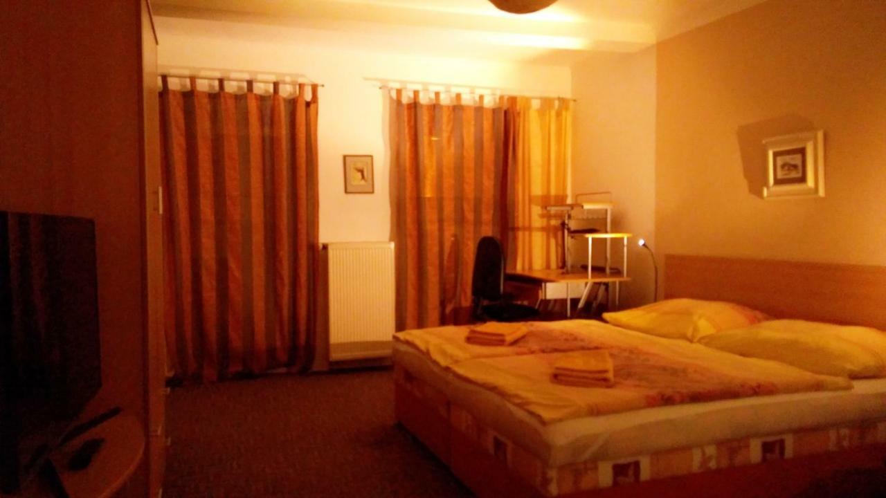 Apartmany - Penzion Smetanka Чеське Будєйовіце Екстер'єр фото